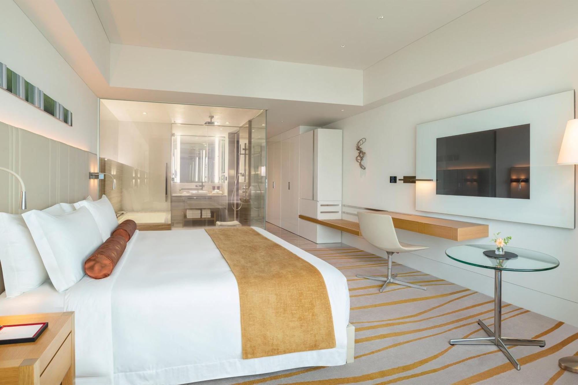 Club Deluxe King Room Club Lounge Access